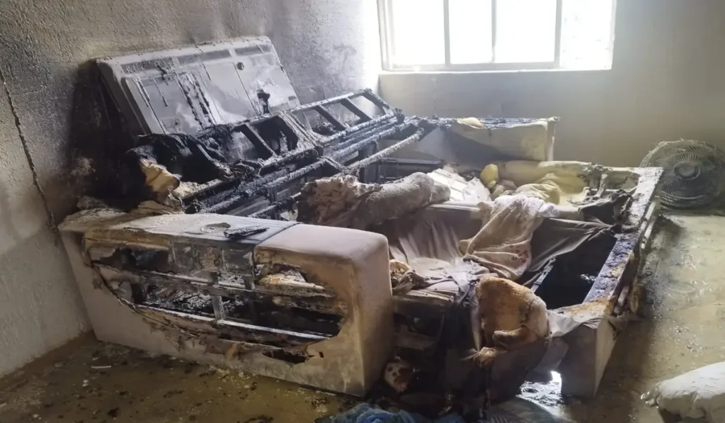 Apartamento pega fogo após criança mexer em isqueiro, em Juiz de Fora 5 Incêndio foi causado após criança mexer em isqueiro