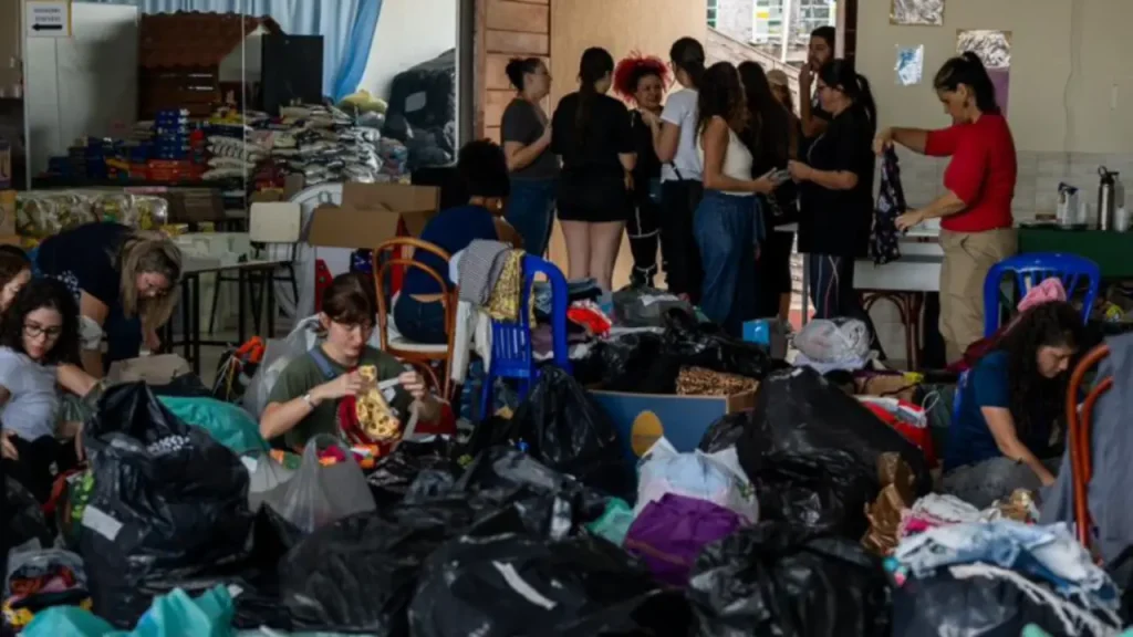 Falta de transparência marca destino de doações para vítimas da tragédia na Zona da Mata 7 Santa Casa abre cadastro de voluntários para organizar doações em Juiz de Fora