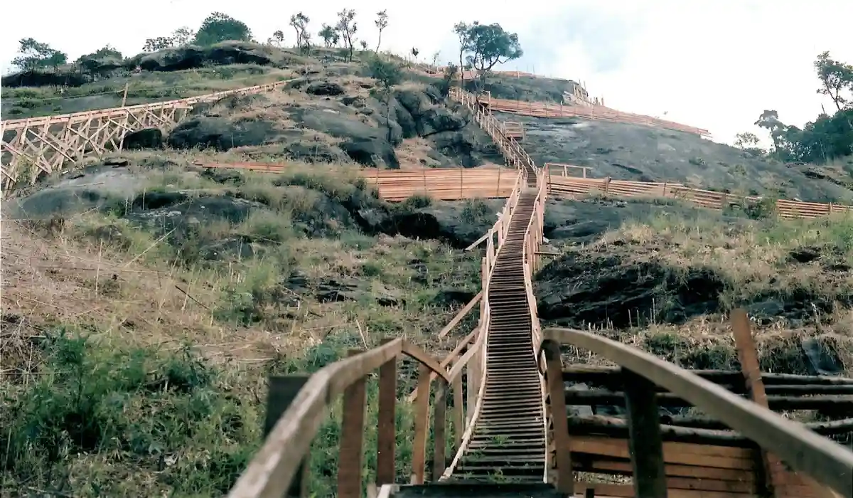 Obras para colocação de pilastras no Morro do Cristo, em Juiz de Fora