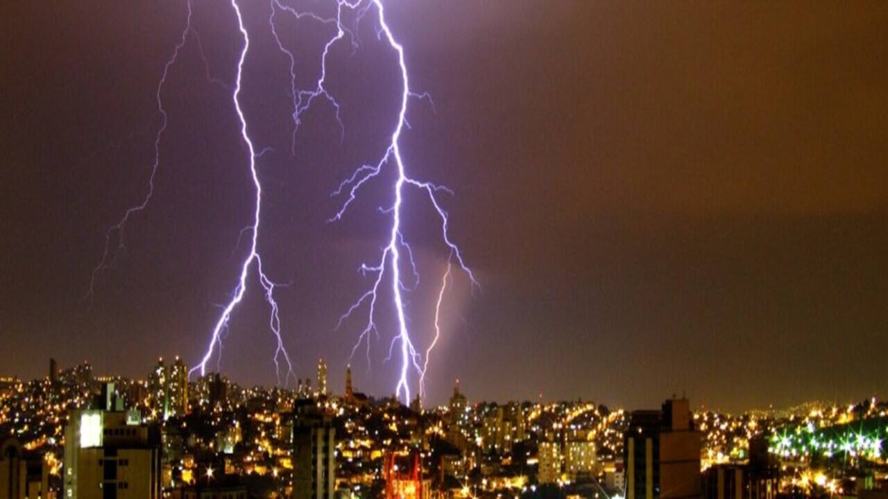 Centro meteorológico da Cemig monitora clima em tempo real para prevenir impactos na rede elétrica