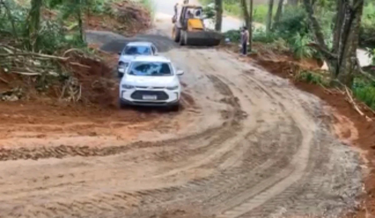 Rua aberta pelos moradores do bairro Adolpho Vireque, em Juiz de Fora
