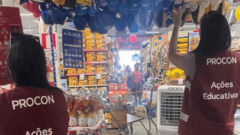 Procon/JF realiza fiscalização e levantamento de preços de produtos de Páscoa em Juiz de Fora