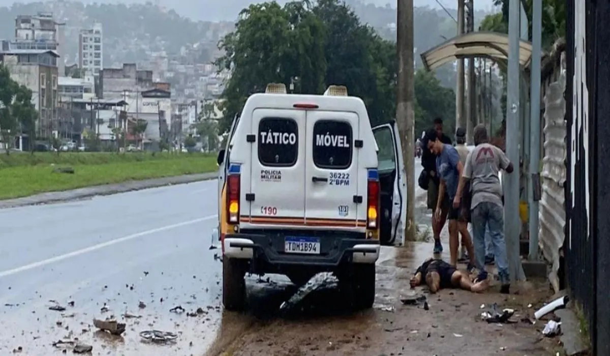 acidente envolvendo viatura da polícia militar na avenida brasil em juiz de fora