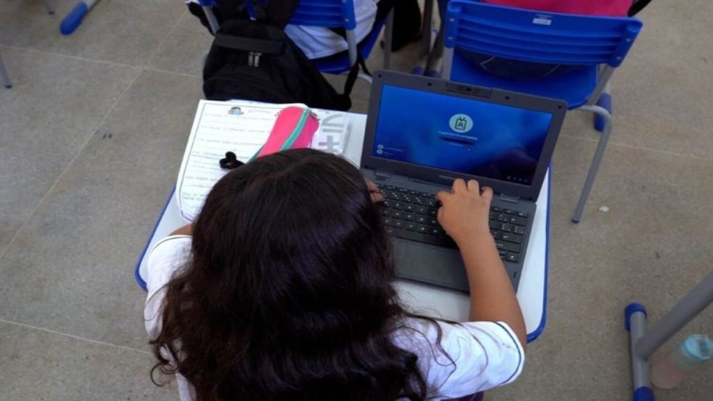 Minas se aproxima de universalizar internet em escolas públicas