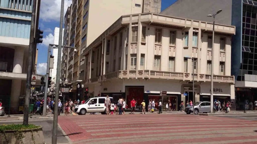 Chuvas deixam prejuízos e colocam parte do comércio de Juiz de Fora sob risco de fechamento