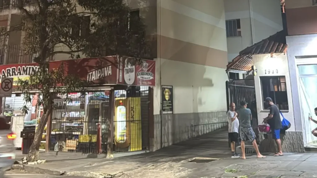 Novo deslizamento é registrado no bairro Paineiras nesta quarta (18) 5 deslizamento paineiras