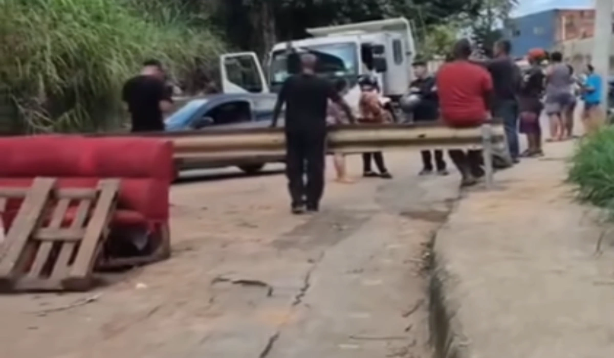 Barreira que impede trânsito no bairro graminha é alvo de reclamação de moradores