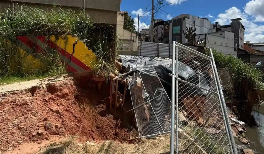 PJF quer começar em abril obras na Rua Professor Francisco Faria 2 Rua Professor Francisco Faria está interditada desde dezembro, em Juiz de Fora