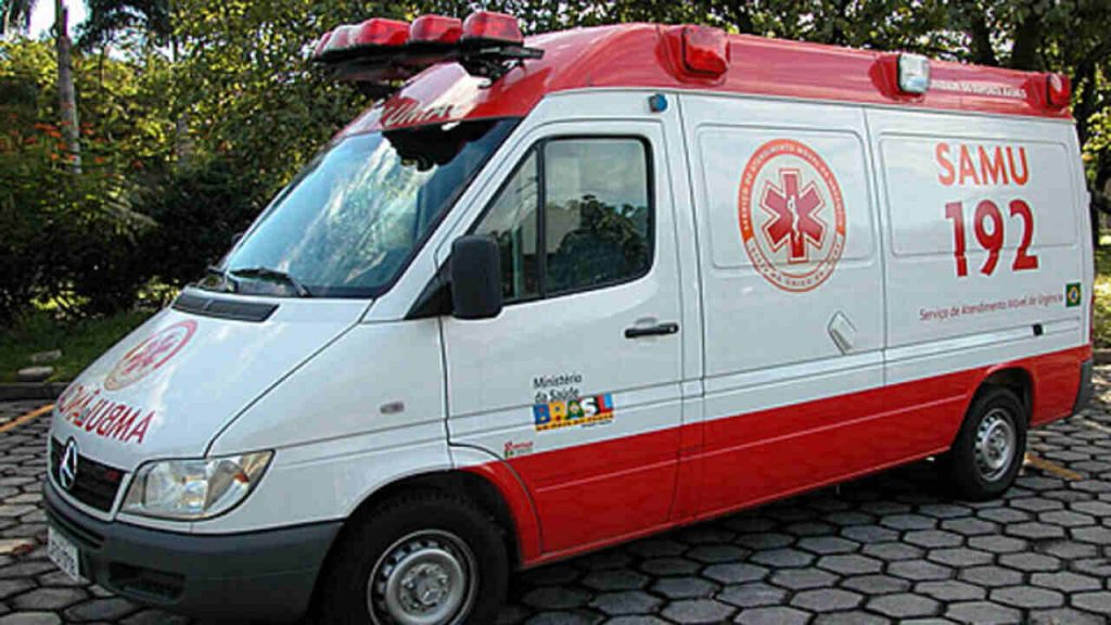 Idoso morre após mal súbito e acidente na Avenida Simeão de Faria, em Juiz de Fora