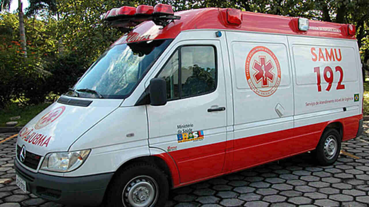 Idoso morre após mal súbito e acidente na Avenida Simeão de Faria, em Juiz de Fora