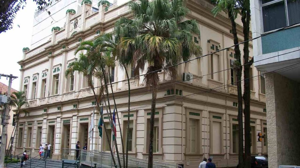 Nova lei irá ampliar benefícios para servidores municipais de Juiz de Fora 8 Câmara de Juiz de Fora entrega Medalha do Mérito Legislativo a 24 homenageados nesta segunda-feira