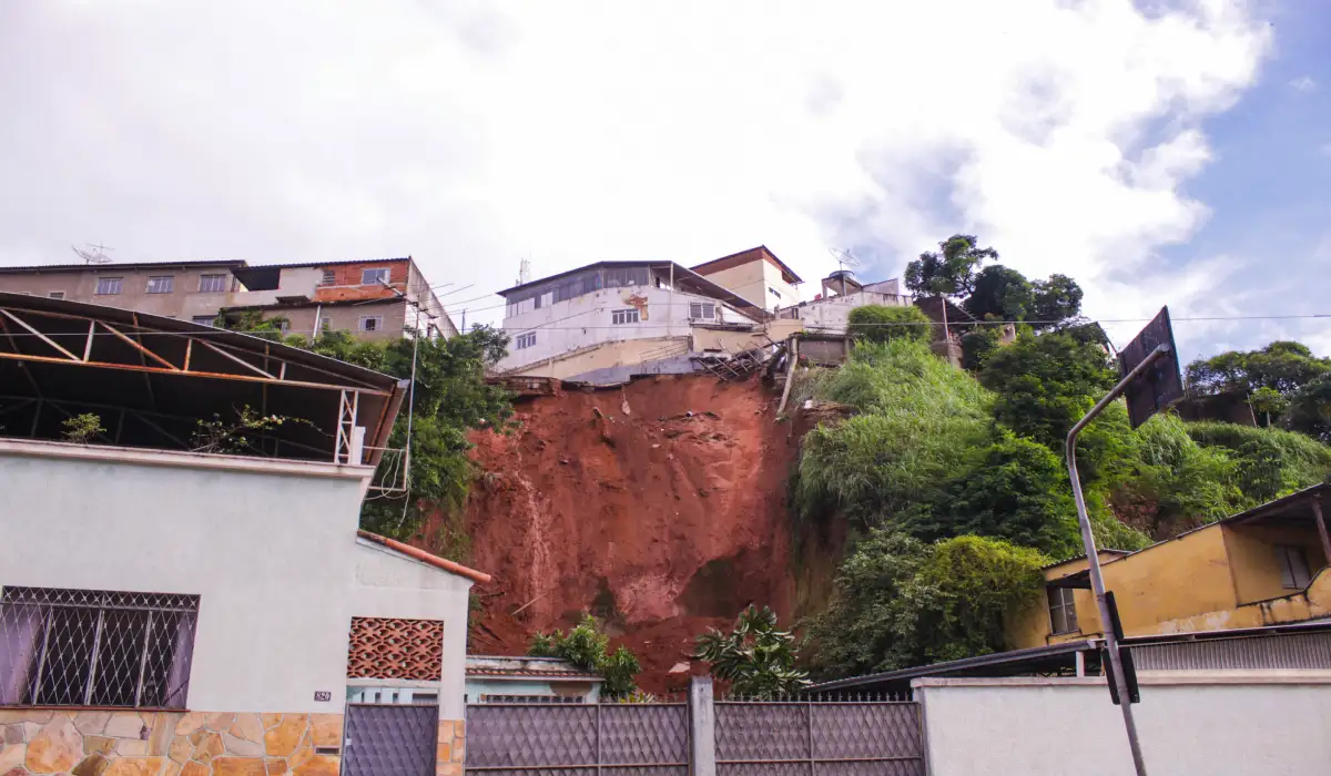Defesa Civil mandou retirar moradores dos Três Moinhos, em Juiz de Fora