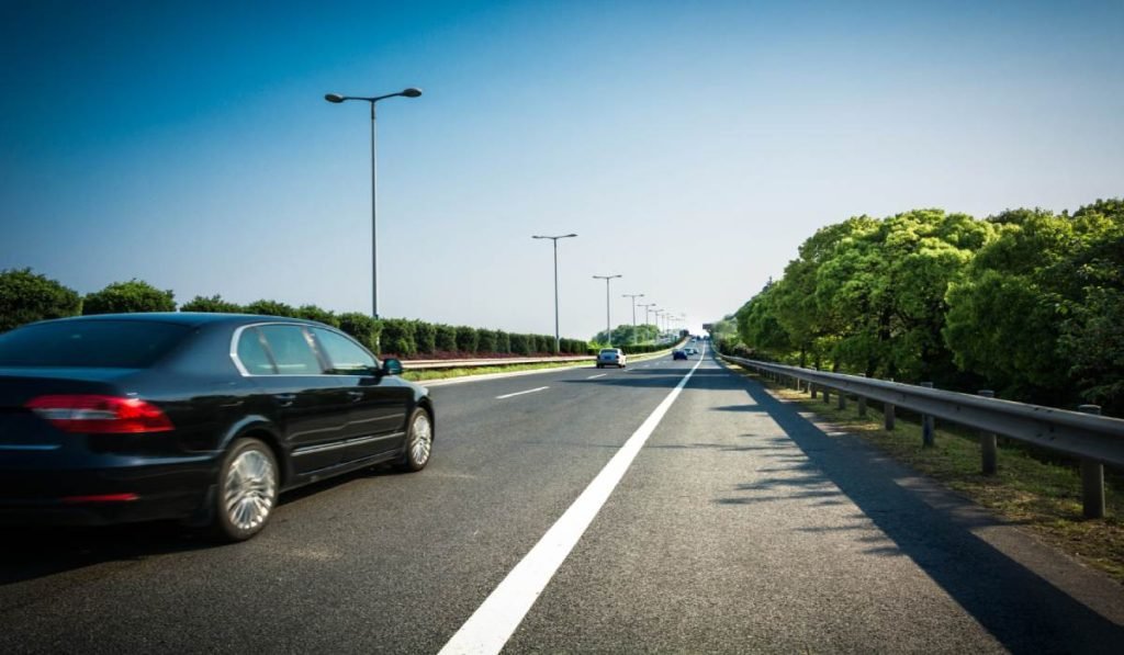 DER apreende dois veículos durante fiscalização de caronas na MG-353
