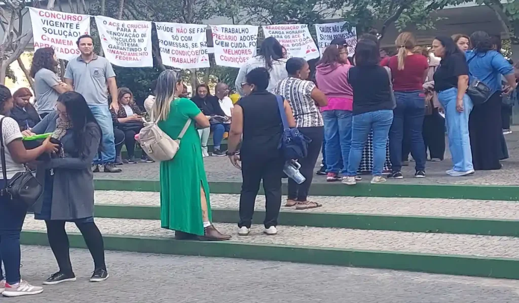Manifestação Agente Comunitário de Saúde (ACS) na frente do prédio da PRefeitura de Juiz de Fora