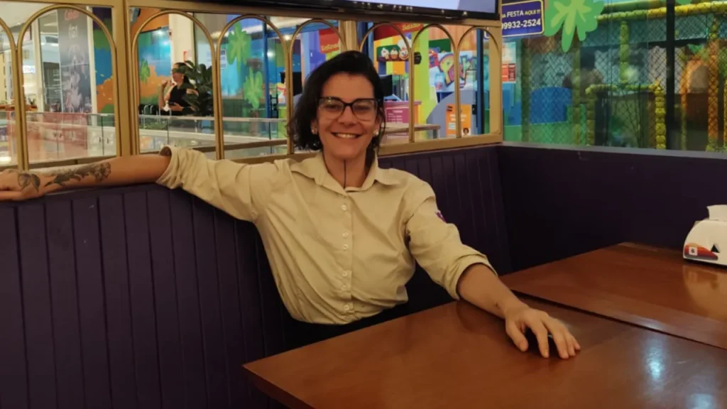Mariana Neves no trabalho mae juiz de fora