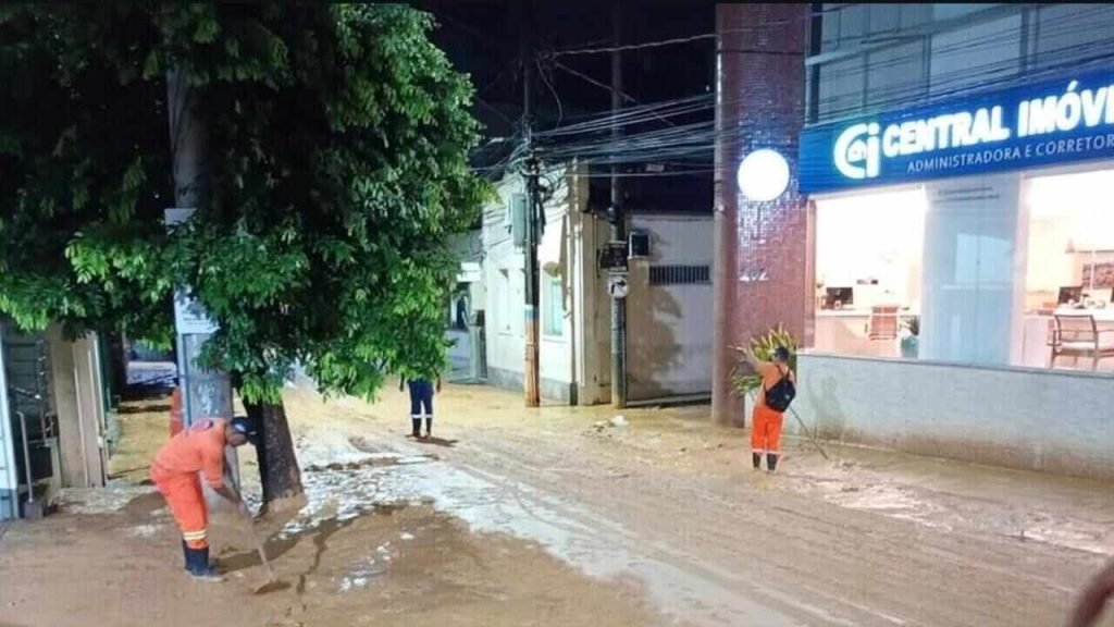 orte tempestade provoca alagamentos e deixa ruas cobertas de lama em Muriaé