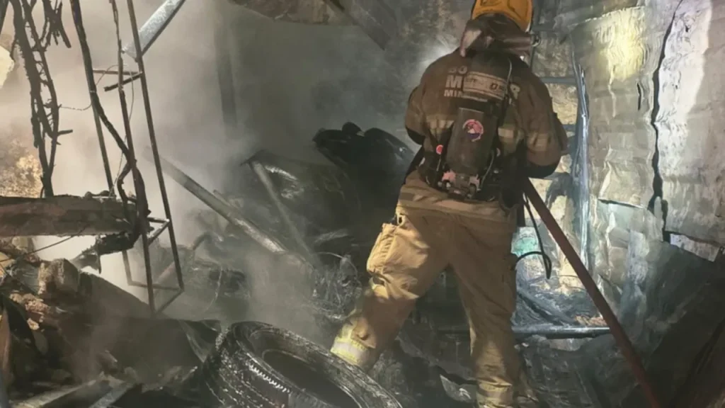 Incêndio atinge borracharia com cerca de 200 pneus no bairro Furtado de Menezes, em Juiz de Fora 10 incendio borracharia furtado de menezes