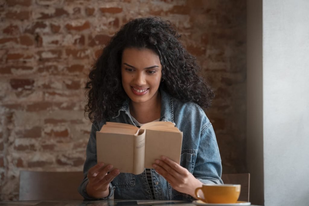 Consumo de livros cresce no Brasil em 2025 e mulheres lideram mercado leitor 4 Número de leitores cresce no Brasil em 2025 e mulheres lideram consumo de livros