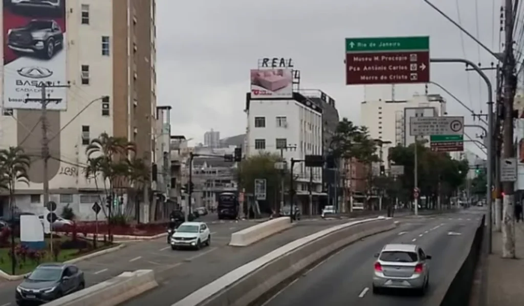 Homem é esfaqueado próximo do Mergulhão, no centro de juiz de fora