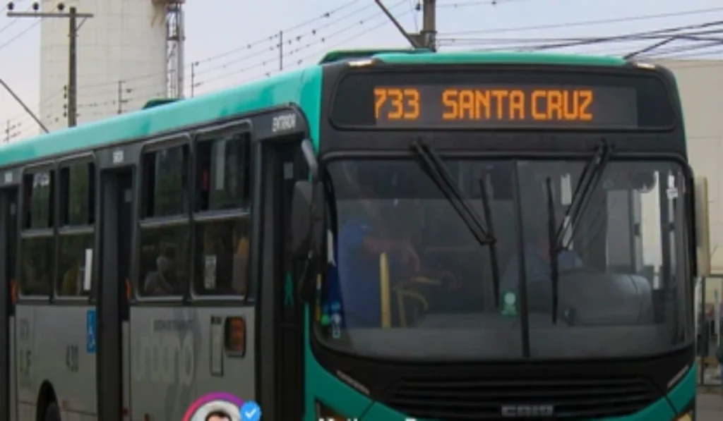 Motorista leva cusparada durante trabalho, em Juiz de Fora