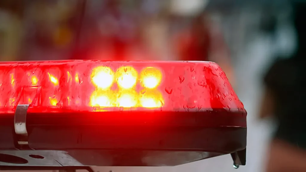Carros são danificados durante a madrugada em rua próxima à maternidade em Juiz de Fora