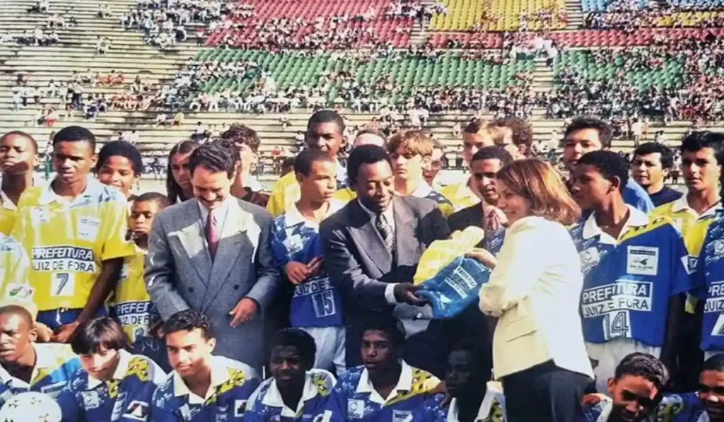 Pelé em visita à Juiz de Fora e ao Estádio Municipal Radialista Mário Helênio