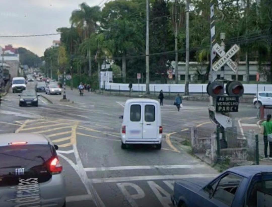 Idoso morre após ser atingido por trem na Avenida dos Andradas, em Juiz de Fora