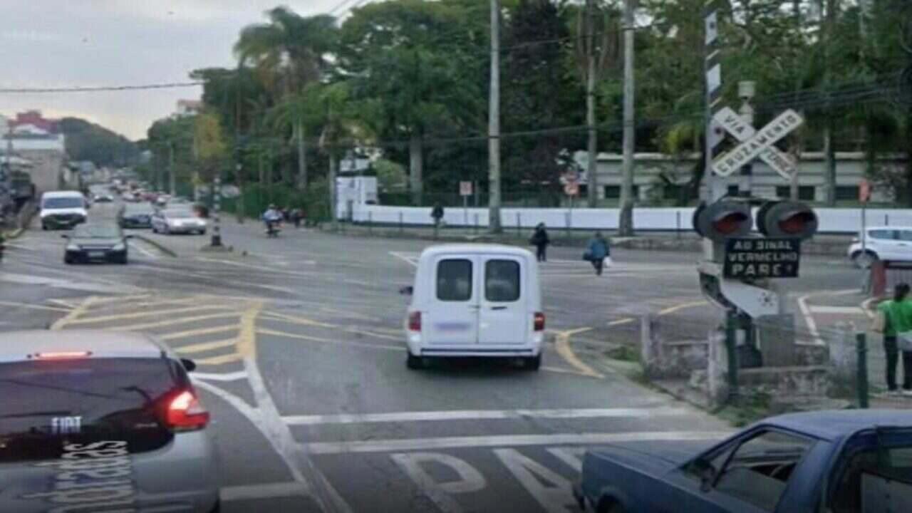 Idoso morre após ser atingido por trem na Avenida dos Andradas, em Juiz de Fora