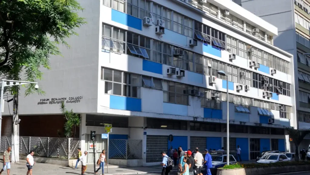 Homem foragido é preso durante audiência no Tribunal do Júri em Juiz de Fora