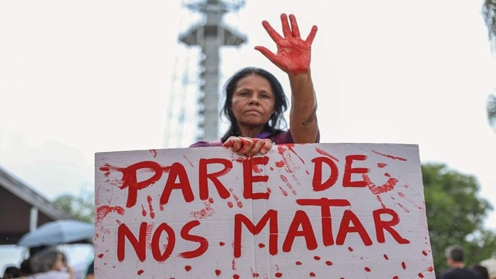 Ato em Juiz de Fora lembra vítimas e cobra combate ao feminicídio