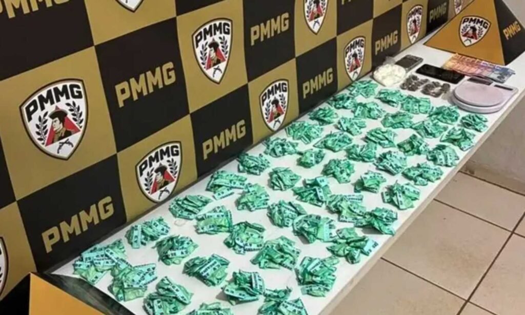 Jovem é preso com 500 pinos de cocaína durante operação da PM em São João Nepomuceno 2 Drogas Sao Joao Nepomuceno