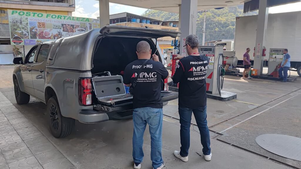 Procon-MG autua 15 postos e interdita bombas em fiscalização 4 Procon-MG autua 15 postos e interdita bombas em fiscalização