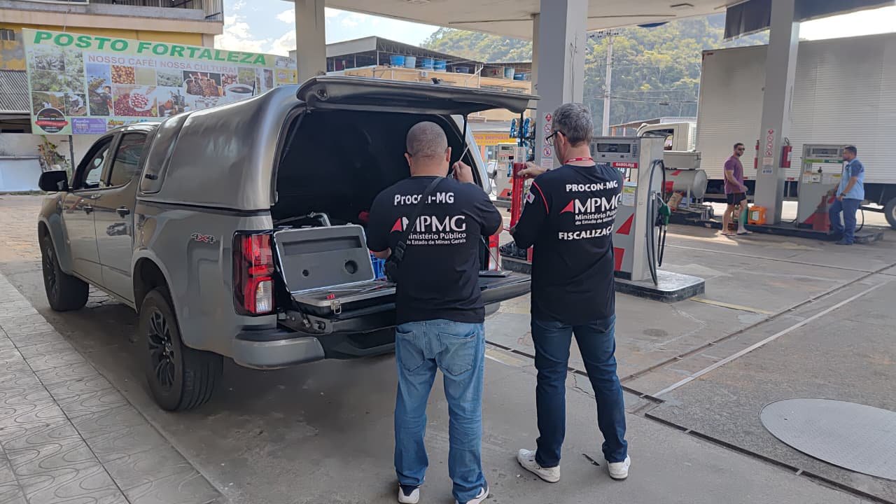 Procon-MG autua 15 postos e interdita bombas em fiscalização