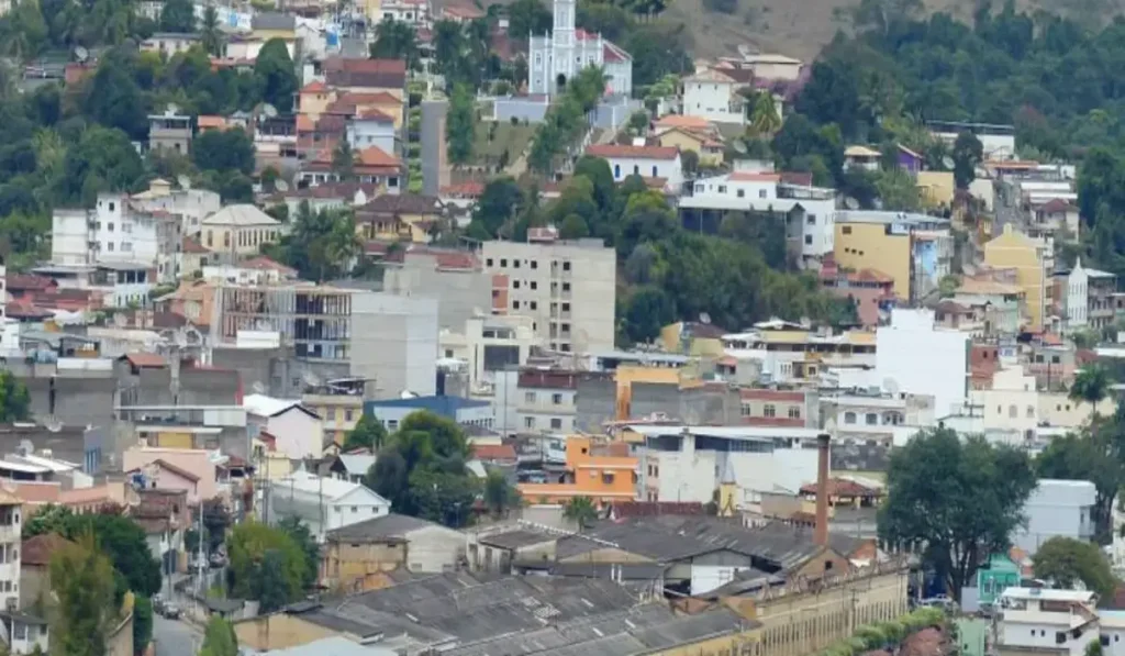 monitor de escola cívico-militar é denunciado por se relacionar com crianças e adolescentes São João Nepomuceno