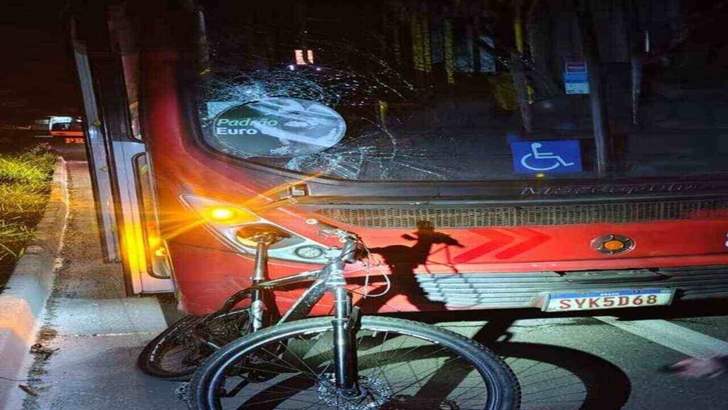 Ciclista é atropelado por ônibus na BR-267 e é levado ao HPS em Juiz de Fora 5 Ciclista é atropelado por ônibus na BR-267 e é levado ao HPS em Juiz de Fora