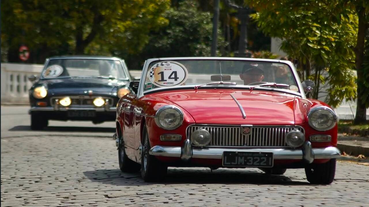 Carros antigos refazem trajeto da União e Indústria em evento até Juiz de Fora
