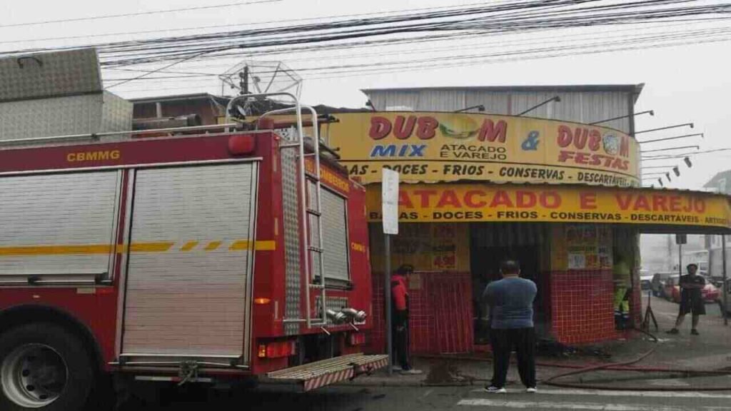 Incêndio atinge fachada de estabelecimento comercial no bairro Benfica