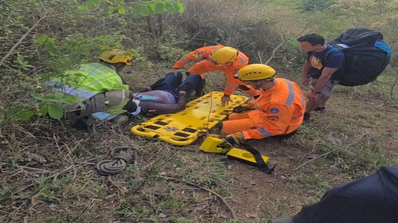 Piloto de parapente fica ferido após acidente em Leopoldina