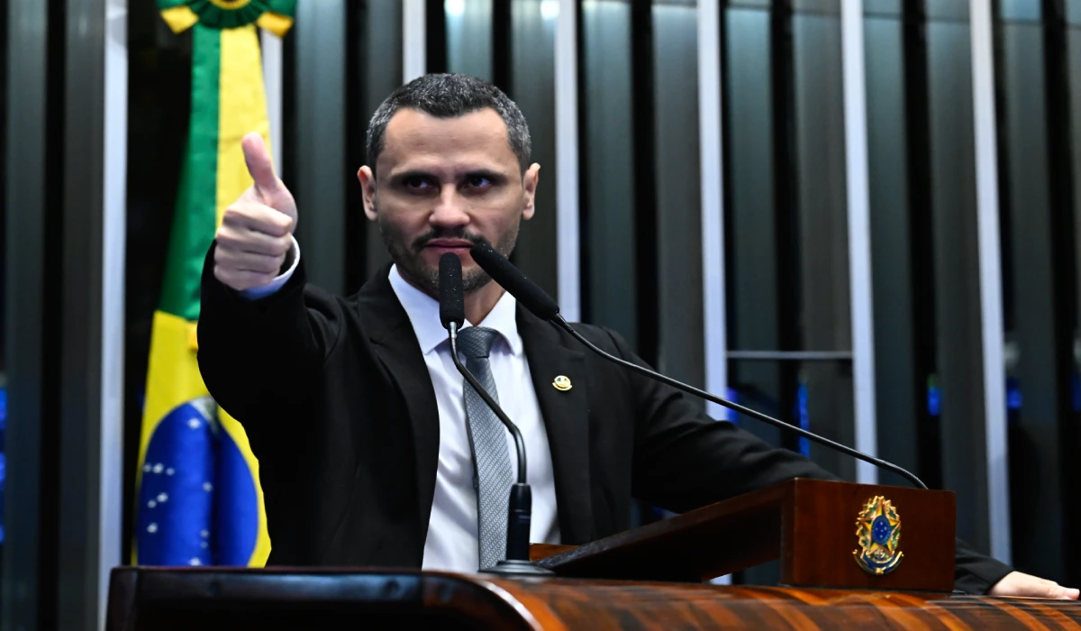 Cleitinho lidera pesquisa quaest para governo de minas