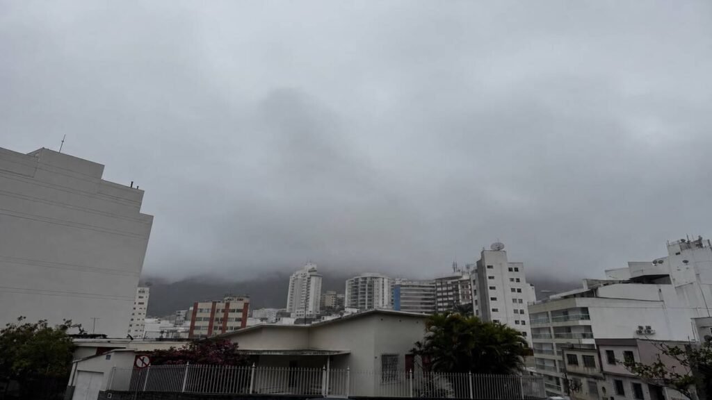 Previsão do tempo em Juiz de Fora terá chuva e temperaturas de até 26°C nesta semana
