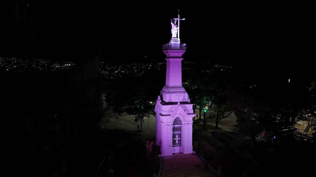 Agosto Lilás ganha iluminação especial em pontos turísticos de Juiz de Fora