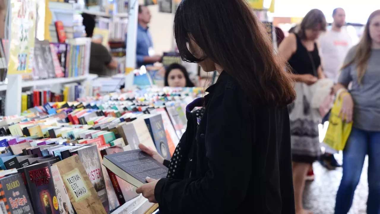 Feira do Livro de Juiz de Fora começa nesta sexta-feira com programação gratuita