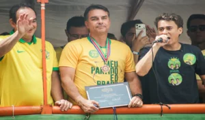 Flávio Bolsonaro confirma vinda à Juiz de Fora neste 2º Turno