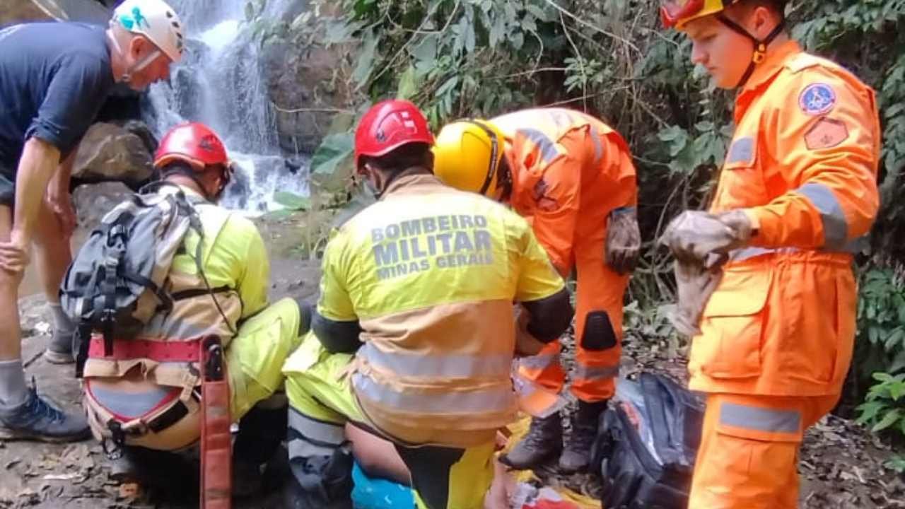 bombeiros juiz de fora mulher caiu