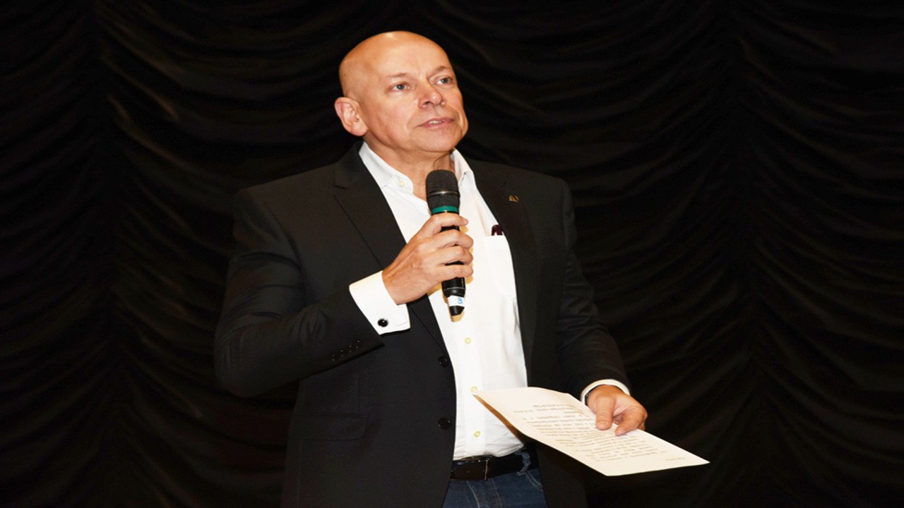 Leandro Karnal apresenta palestra sobre inteligência emocional e mercado de trabalho em Juiz de Fora