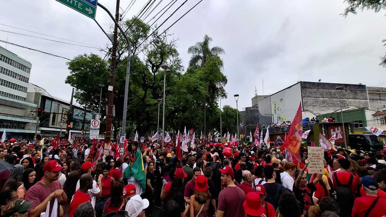 Lula chega a Juiz de Fora para ato de campanha nesta sexta-feira