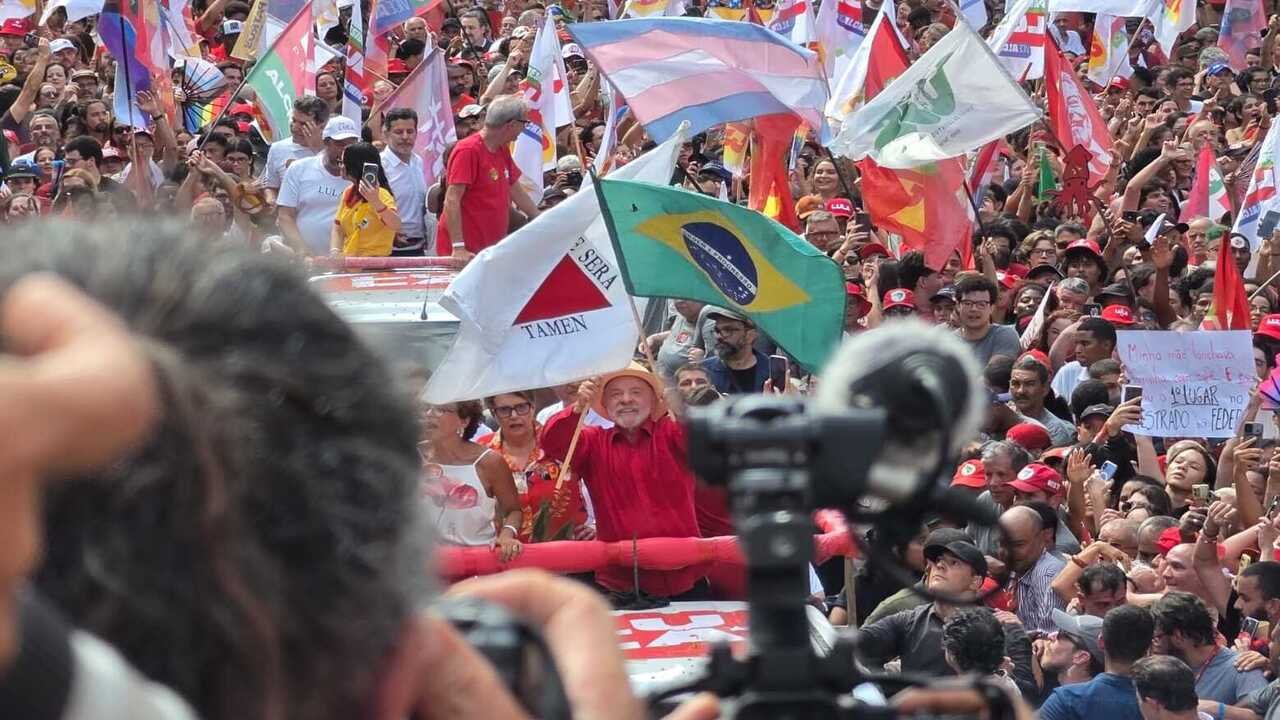 Lula chega a Juiz de Fora para ato de campanha nesta sexta-feira