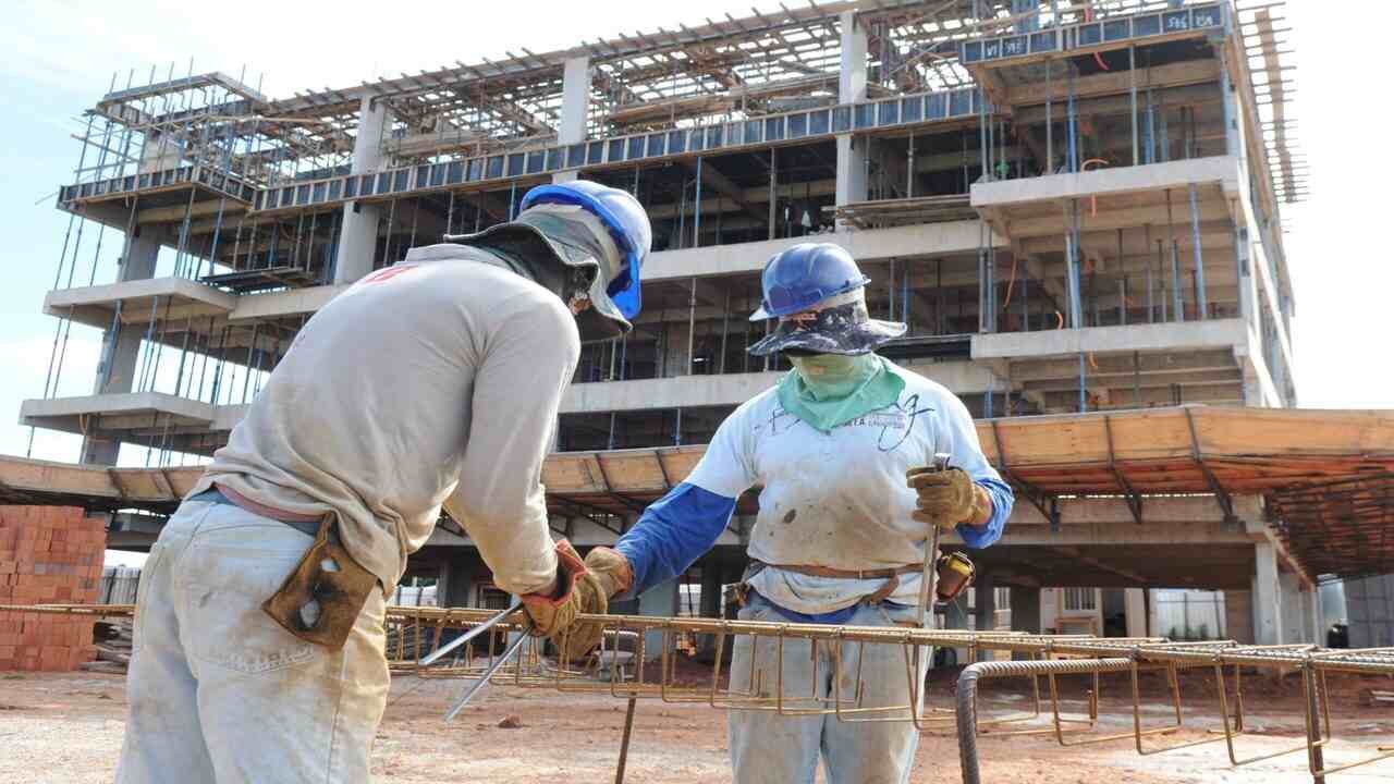 Desemprego no Brasil cai para 5,2% e atinge menor nível em 14 anos